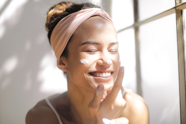 Pourquoi des soins cosmétiques à base de CBD ? Pourquoi des soins cosmétiques à base de CBD ? loading=