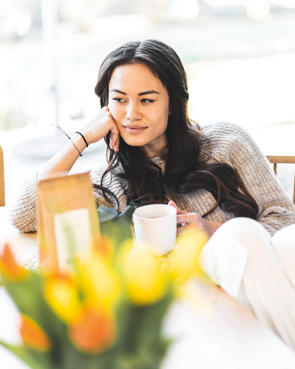 Détente avec une tisane infusion au CBD