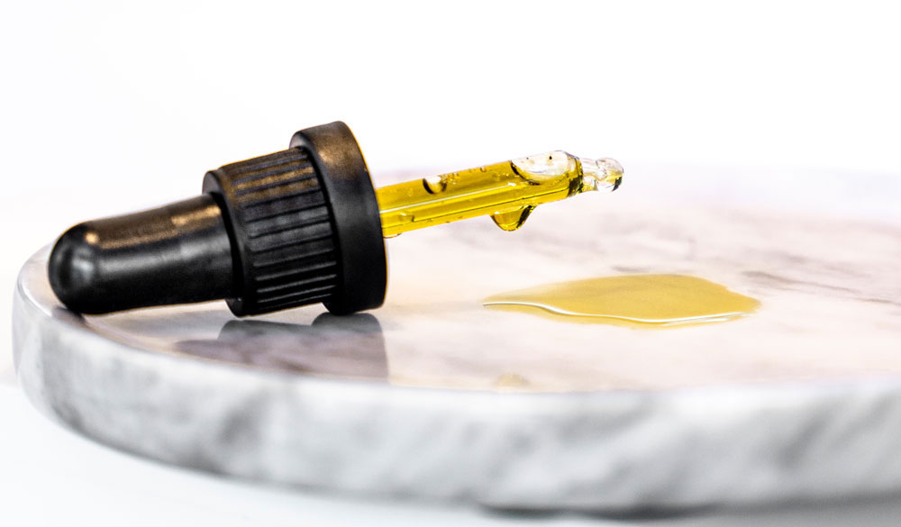 Comparaison fleurs de CBD et huile de CBD